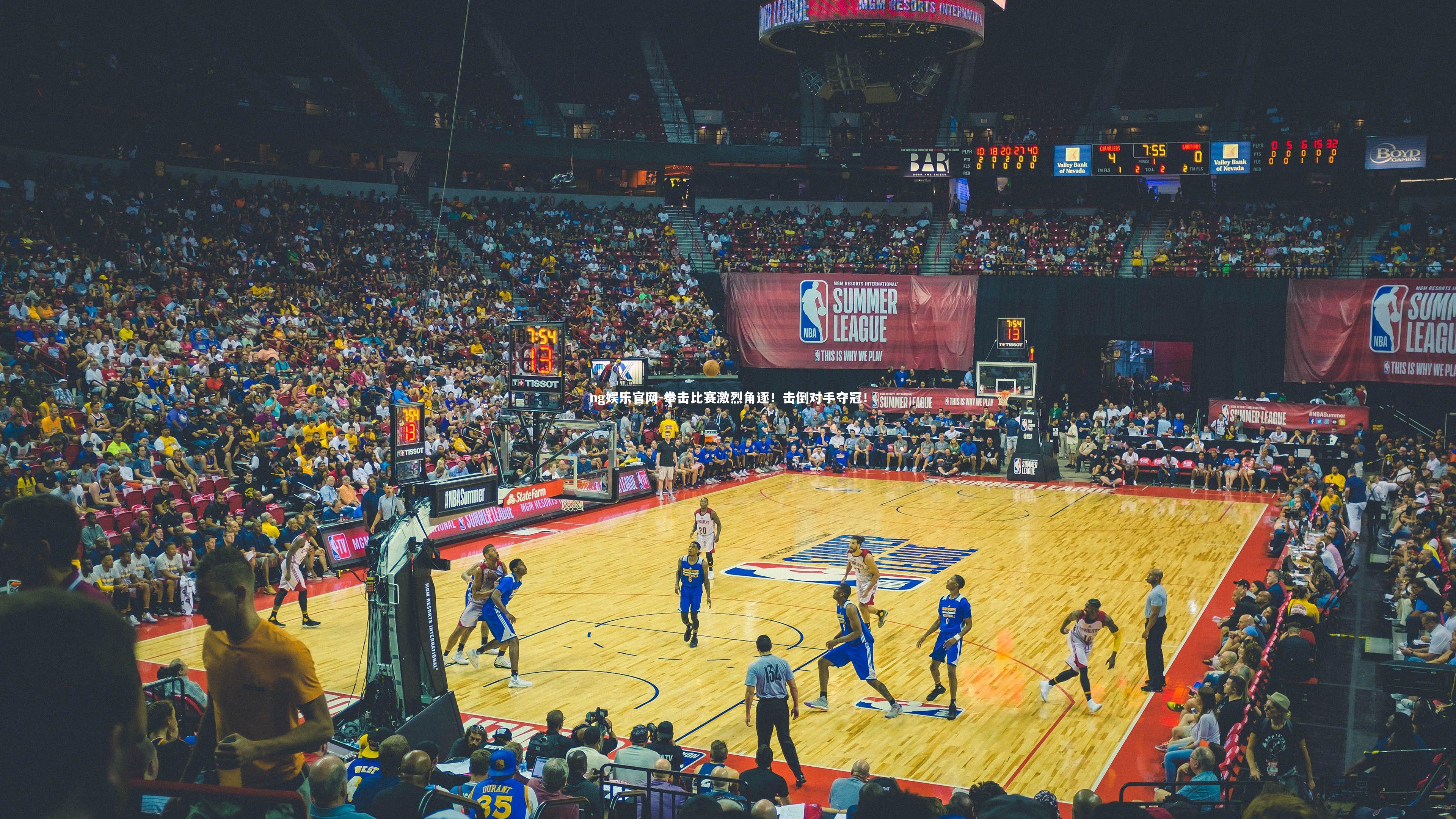 拳击比赛激烈角逐!击倒对手夺冠!